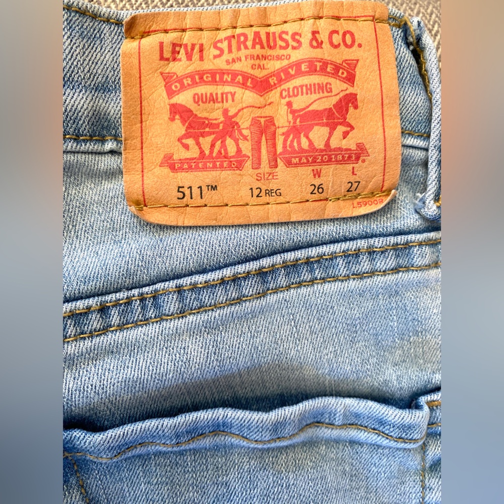 Levi’s 511 light wash straight leg Elastic waist distressed jeans Girl’s Size 12